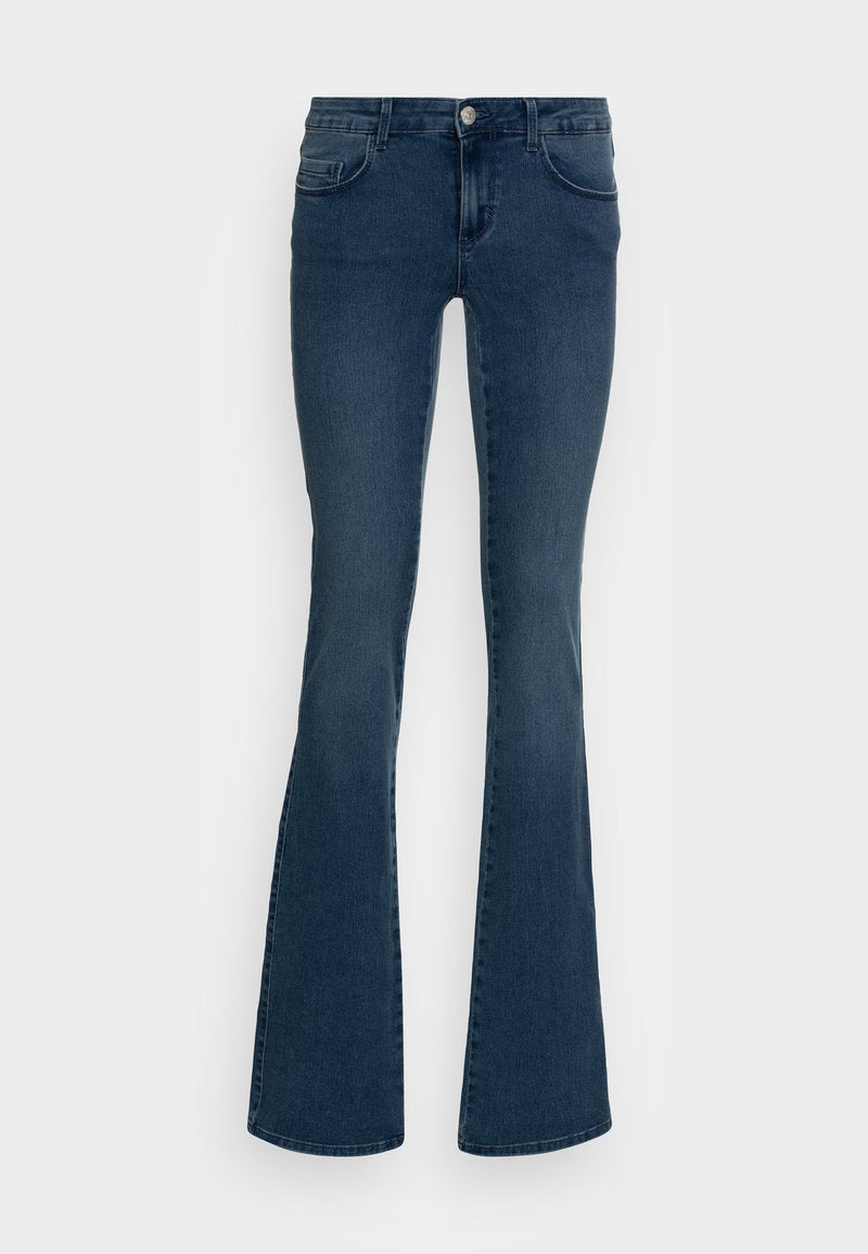 Dunkelblaue Schlagjeans aus Denim, mit einem Fünf-Taschen-Design, einem Knopf- und Reißverschluss sowie einer taillierten Taille, die am Saum ausstellt.