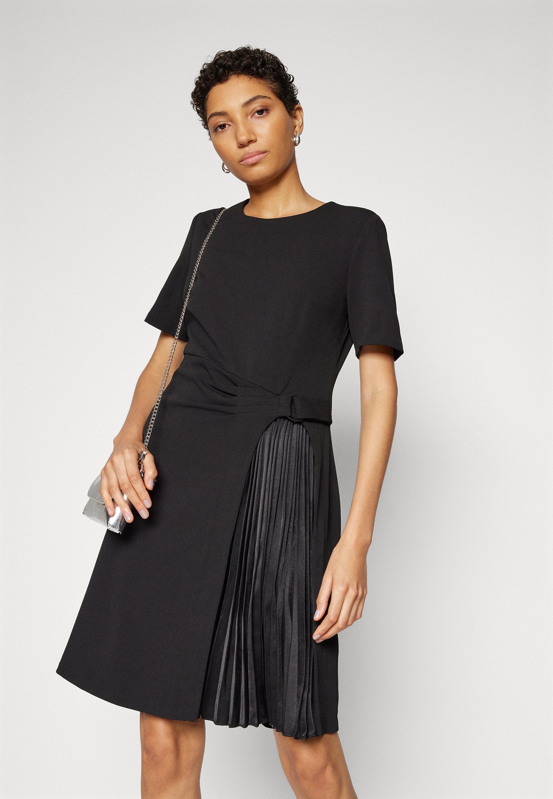 DKNY JEWEL NECK
