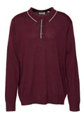 Maroonfarbenes Langarm-Poloshirt aus strukturiertem Stoff, mit drei Knöpfen und kontrastierendem weißen Kragen sowie Blenden-Details.