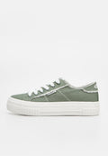 Grüner Low-Top-Leinenschuh mit ausgefransten Kanten, weißen Schnürsenkeln, weißer dicker Gummisohle und kleinem O'Neill-Logo an der Seite.