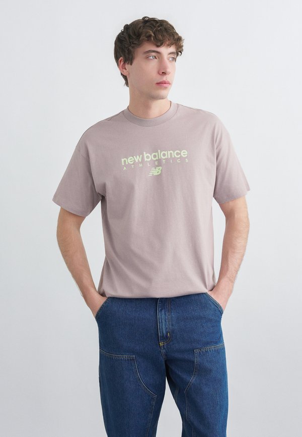 New Balance LINEAR GRAPHIC - Print T-shirt - truffle salt/afterglow