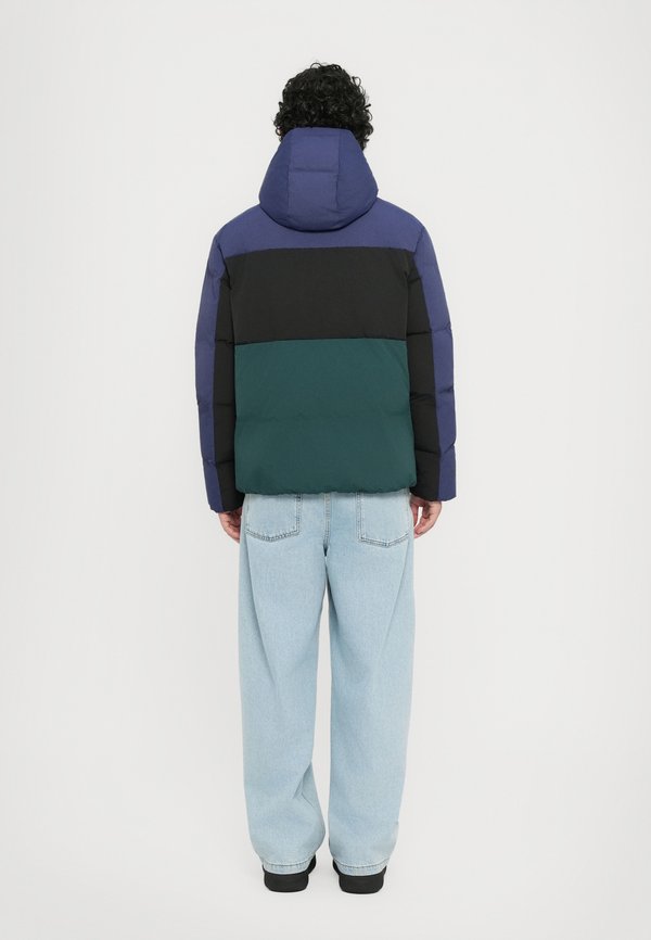 EA7 Emporio Armani TRAIN ATHLETIC COLOUR BLOCK PADDED JACKET