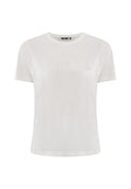 Weißes Kurzarm-T-Shirt mit rundem Halsausschnitt, das auf der Vorderseite "MXX" in strukturiertem Stickereimuster zeigt. Glattes Baumwollmaterial.