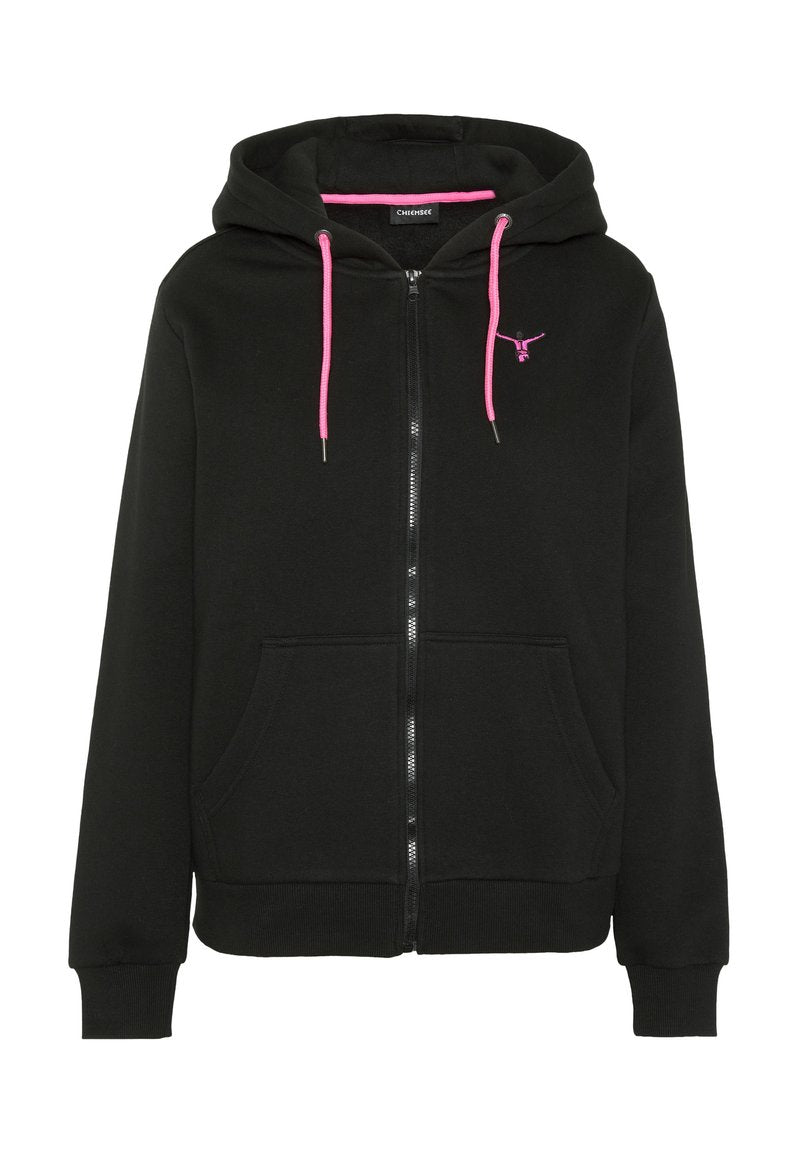 Schwarzer Kapuzenpullover mit Reißverschluss, pinken Kordeln, kleinem pinken besticktem Logo auf der linken Brust, Vorderentaschen sowie gerippten Bündchen und Saum.
