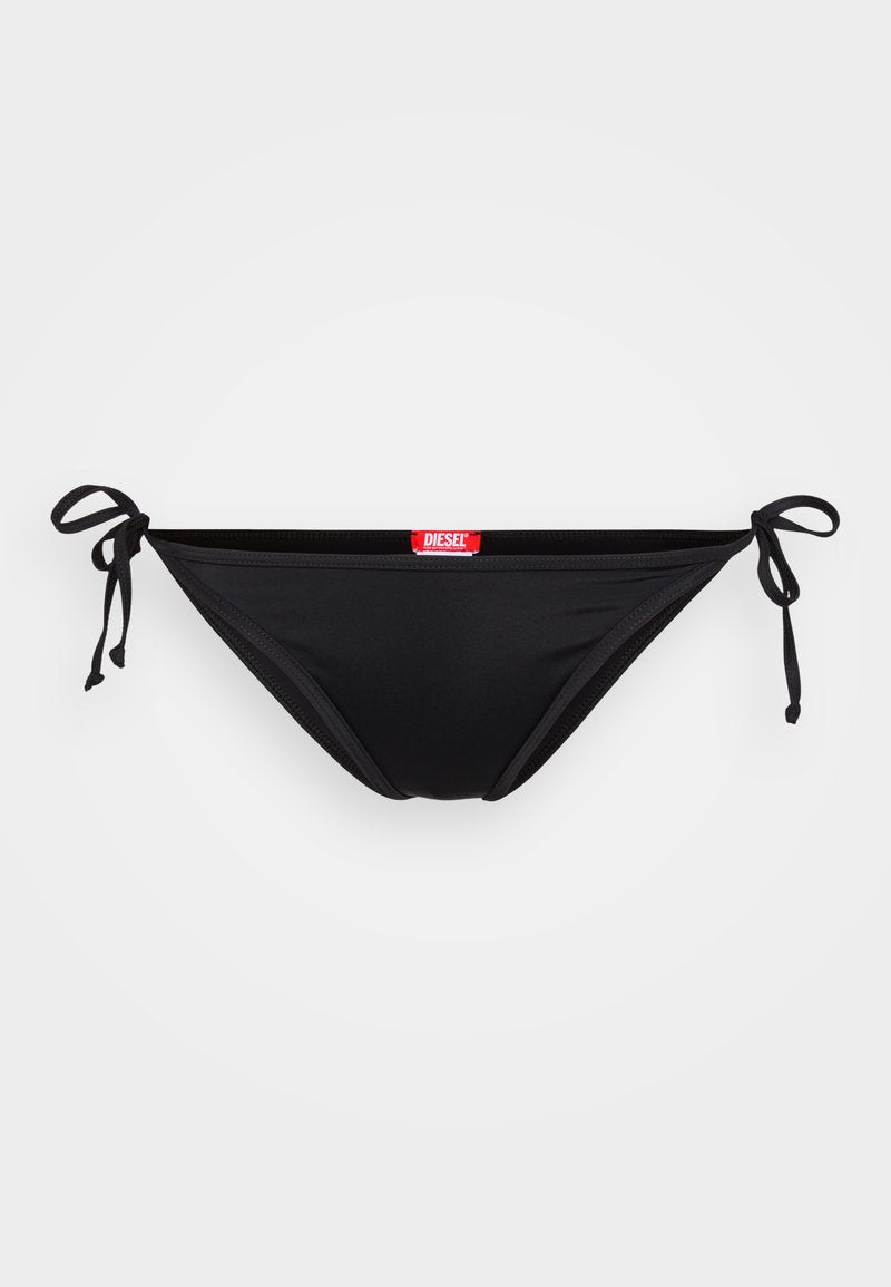 Schwarze Bikini-Hose mit Bindebändern an der Seite, aus glattem Material gefertigt. Auf der Vorderseite befindet sich ein kleines rotes Diesel-Logo. Schlichtes, minimalistisches Design.