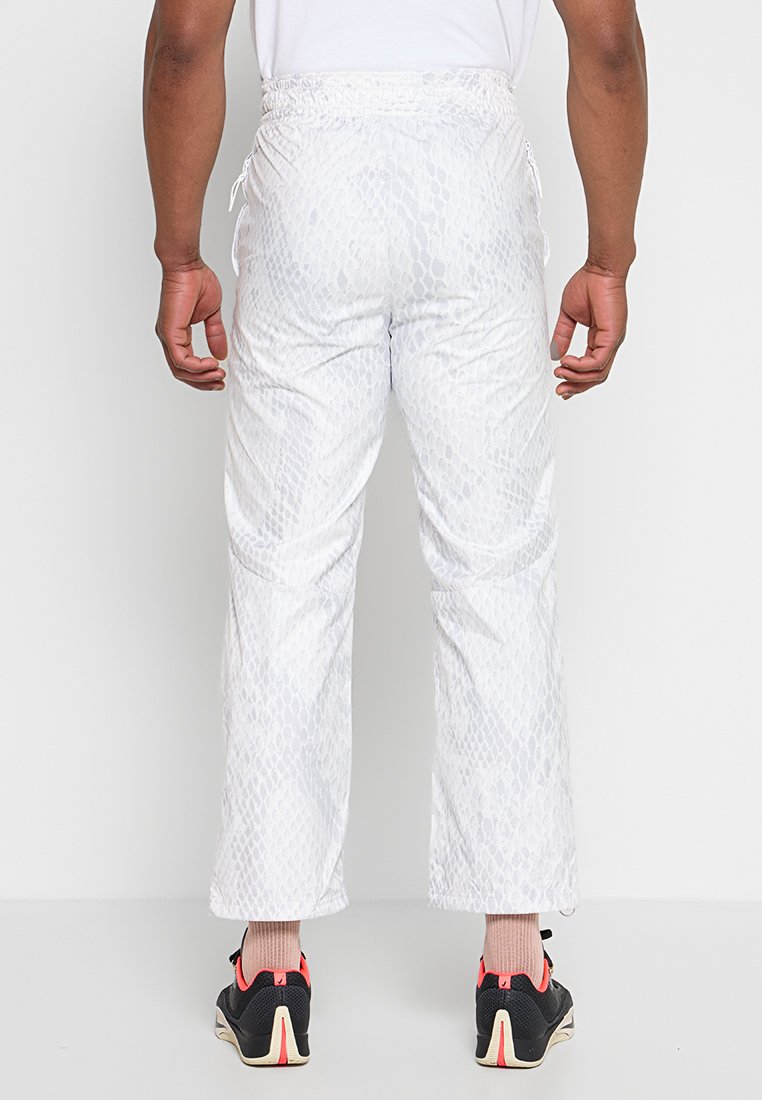 Nike Performance