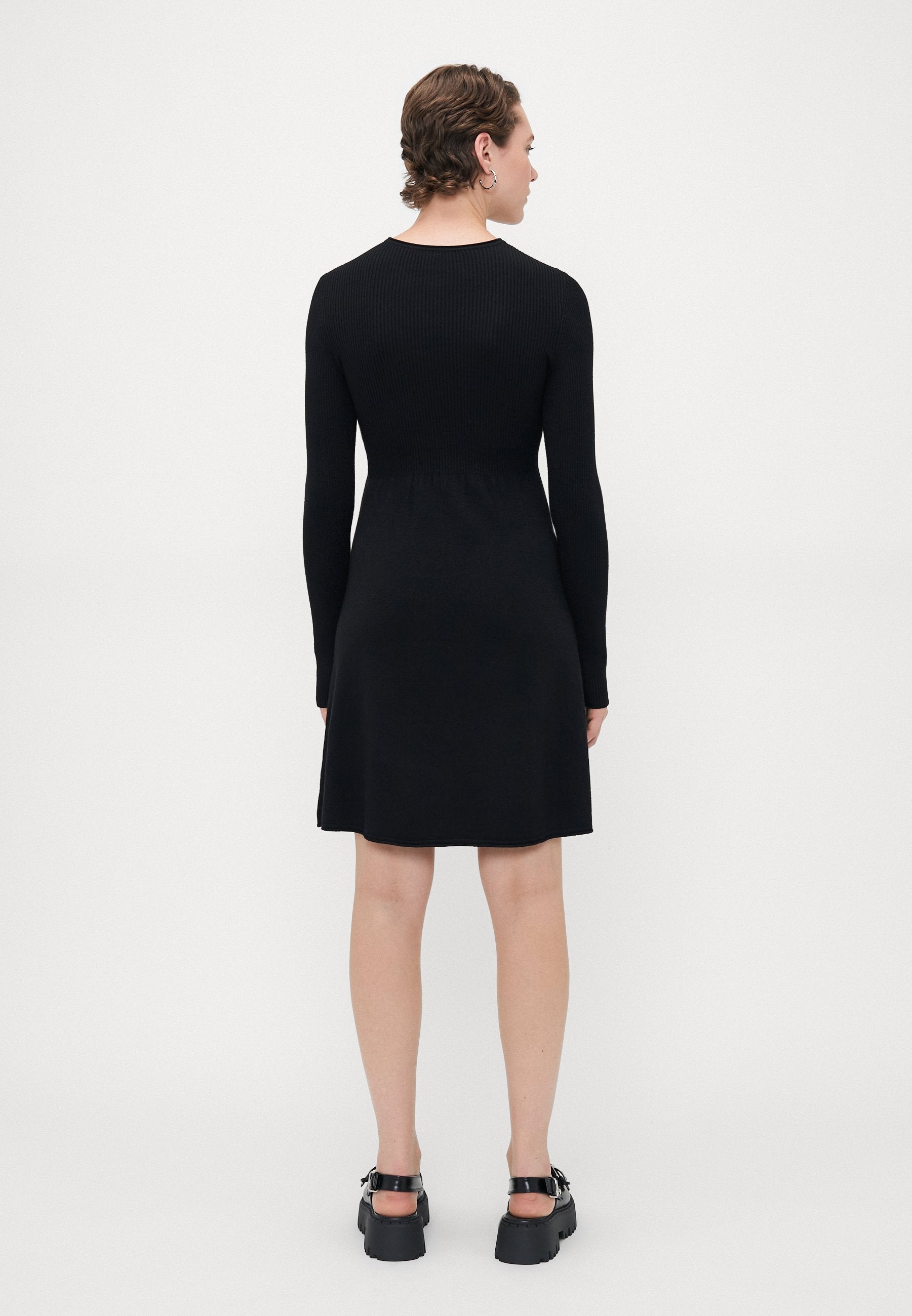ONLNATASCHA O NECK Media 4