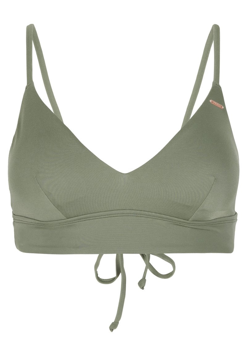 Olivgrüner Bralette mit dünnen, verstellbaren Trägern und einem vorn gebundenen Detail, ausgestattet mit einem kleinen rosegoldenen Markentag auf der linken Cup-Seite.