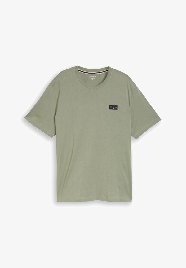 TOM TAILOR PLUS SIZE - MIT LOGO-BADGE - Basic T-shirt - greyish shadow olive