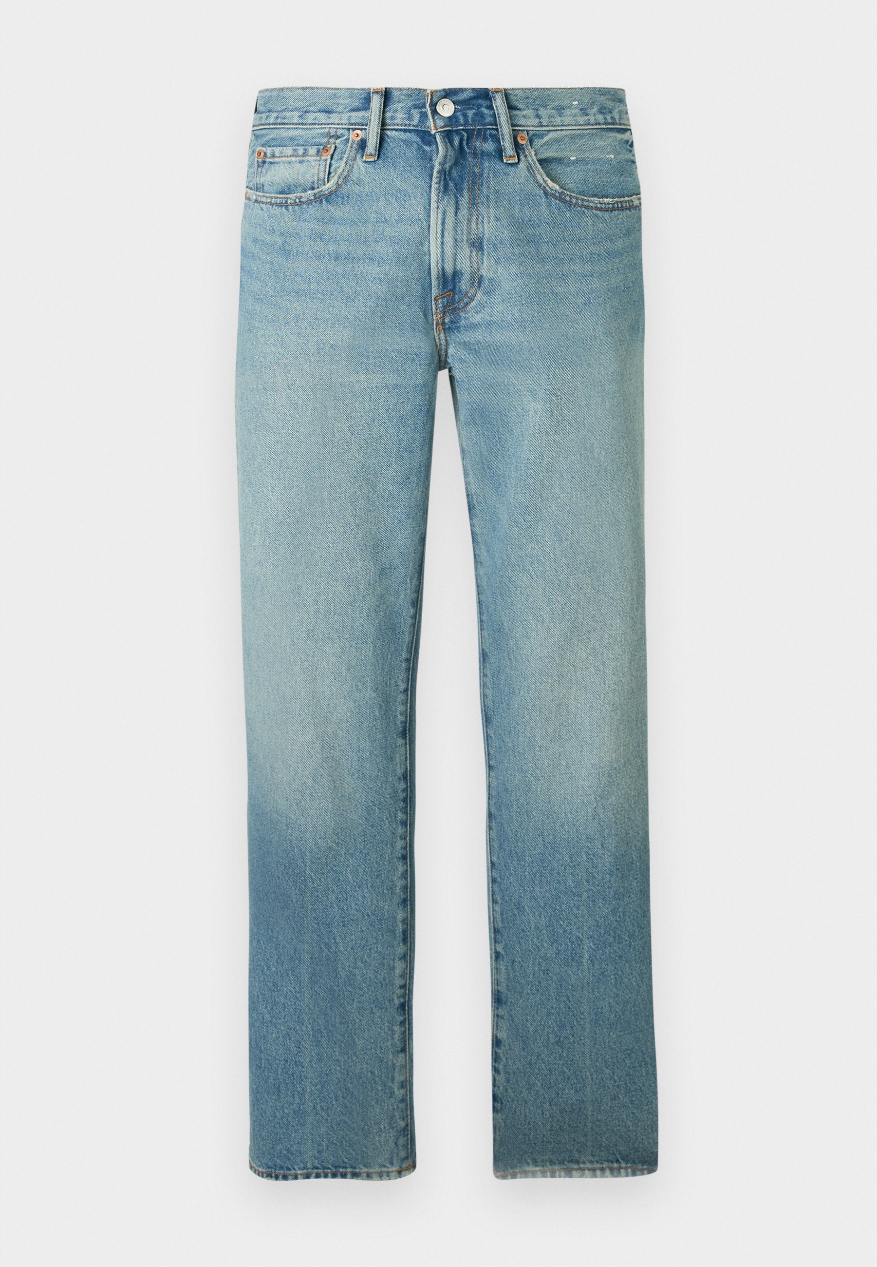 Hellblaue Denim-Jeans mit geradem Schnitt, sichtbaren Nähten und einem verblassten Muster. Verfügt über einen Knopfverschluss und fünf Taschen.