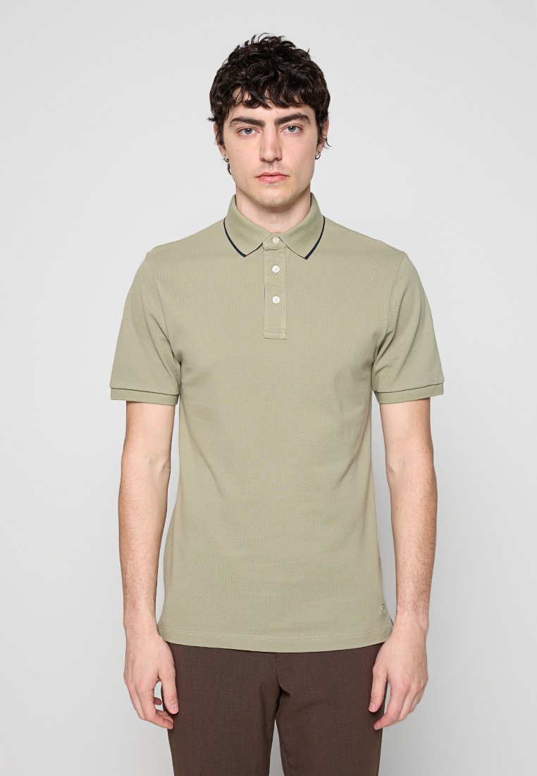Hackett London