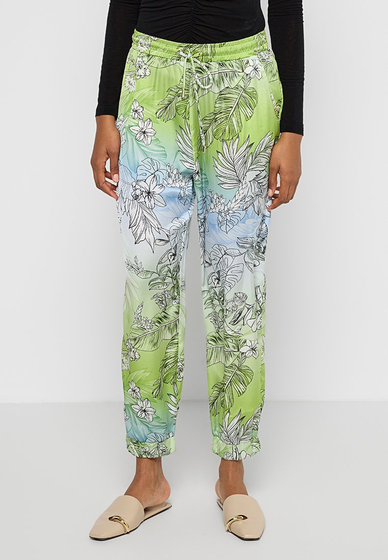 Leichte, blumengemusterte Hosen in Grüntönen und Blautönen verfügen über einen elastischen Bund mit Kordelzug, schmal zulaufende Bündchen und eine weiche Textur.