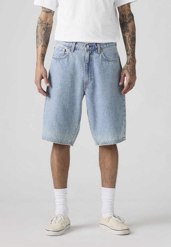 Levi's® 478® BAGGY SHORTS - Denim shorts - light blue