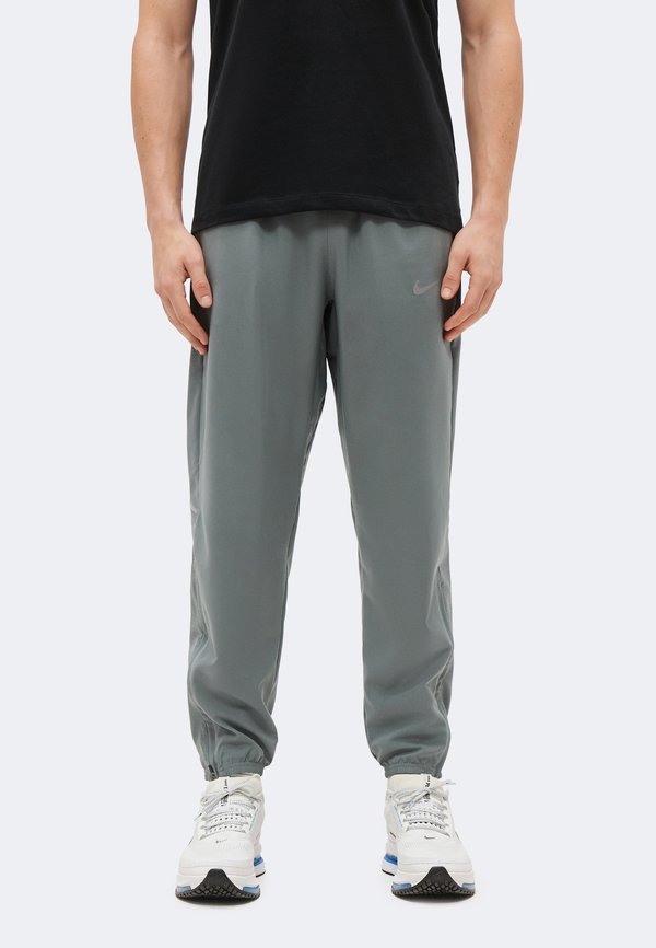 Nike Performance MILER - Tracksuit bottoms - smoke grey