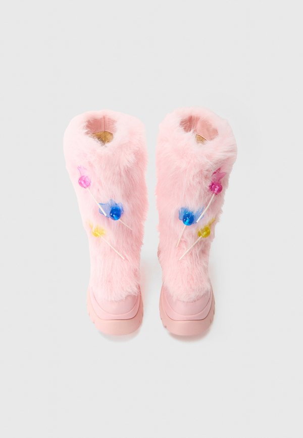 Koi Footwear