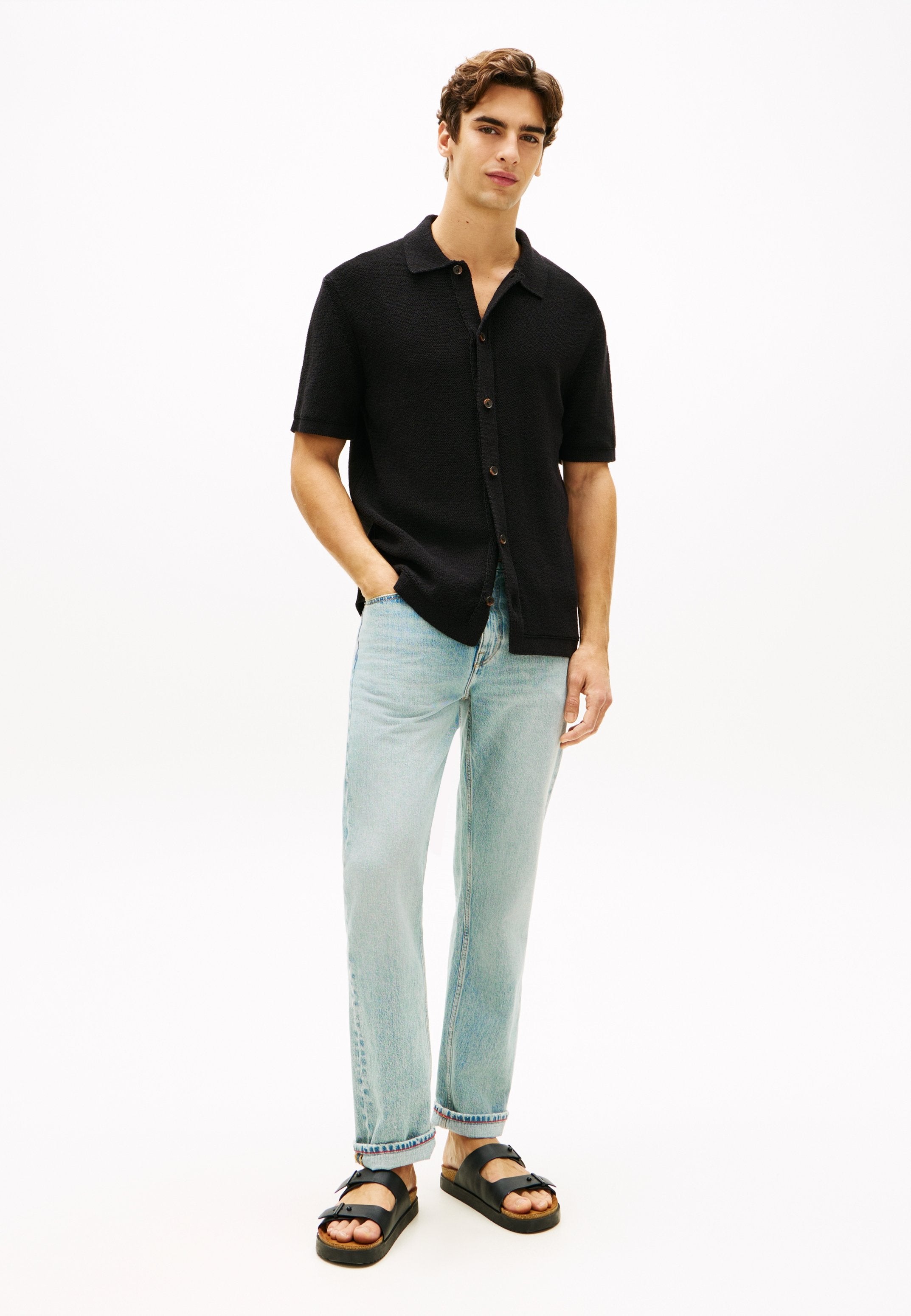 RELAXED FIT KNIT SHORT SLEEVE SHIRT Media 2