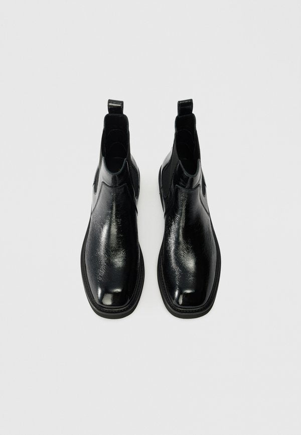 Tommy Hilfiger PATENT CRINKLE LEATHER CHELSEA BOOTS
