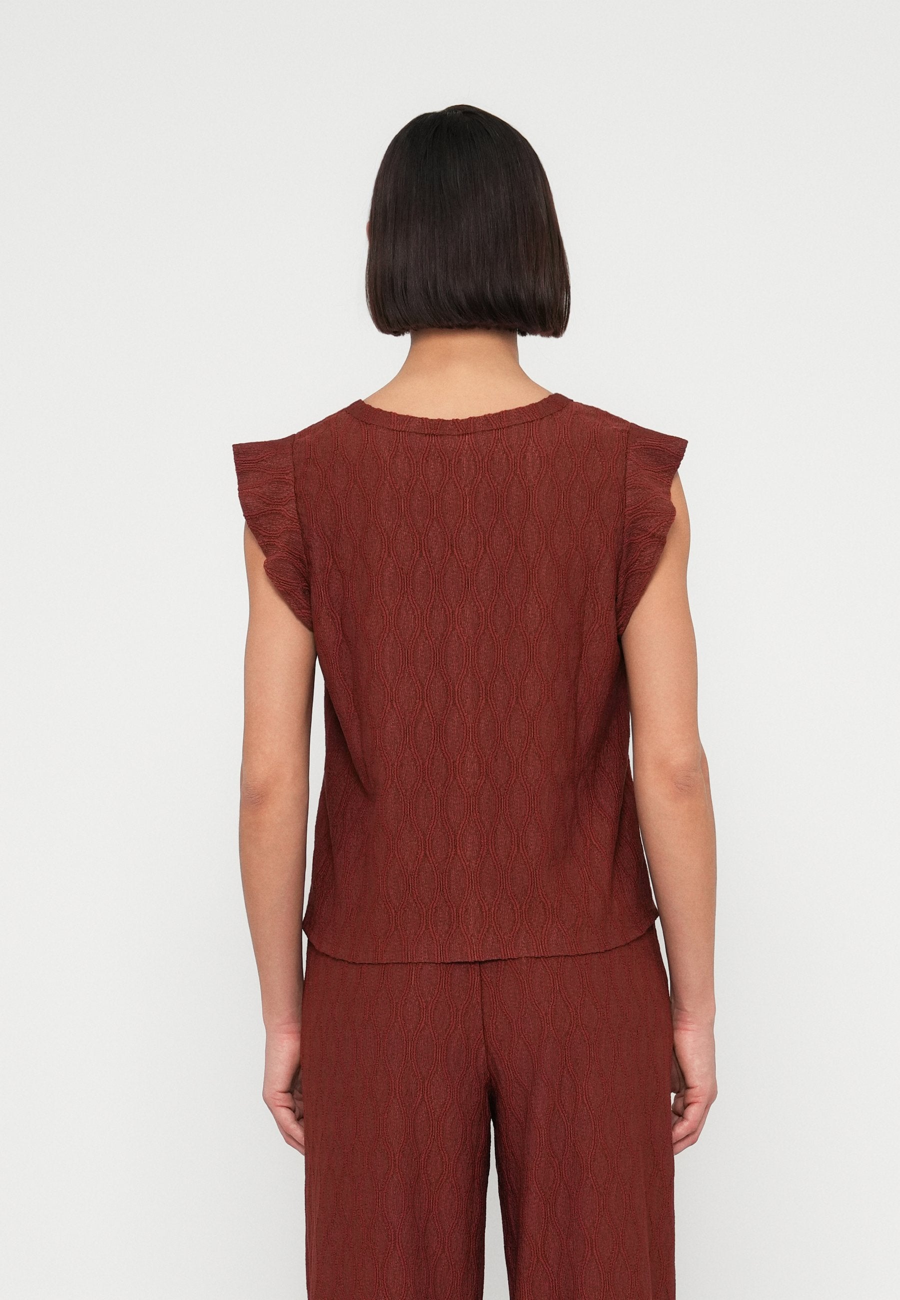 ONLY ONLAYA BUTTON V NECK