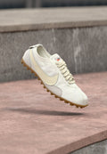 Nike Sportswear MOON SHOE OG - Trainers - summit white/soft pearl/light brown