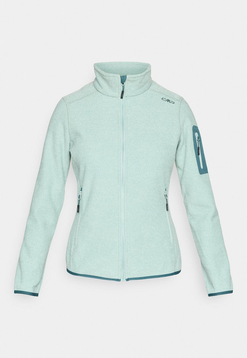 Hellblauer Fleecejacke mit Reißverschluss, hohem Kragen, Reißverschlusstaschen an den Seiten und kleiner Reißverschlusstasche am linken Ärmel.