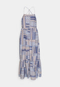 Maxikleid in Blau- und Beigetönen mit einem taillierten Oberteil, überkreuzten Trägern und einem volantsaum. Hergestellt aus leichtem Stoff.