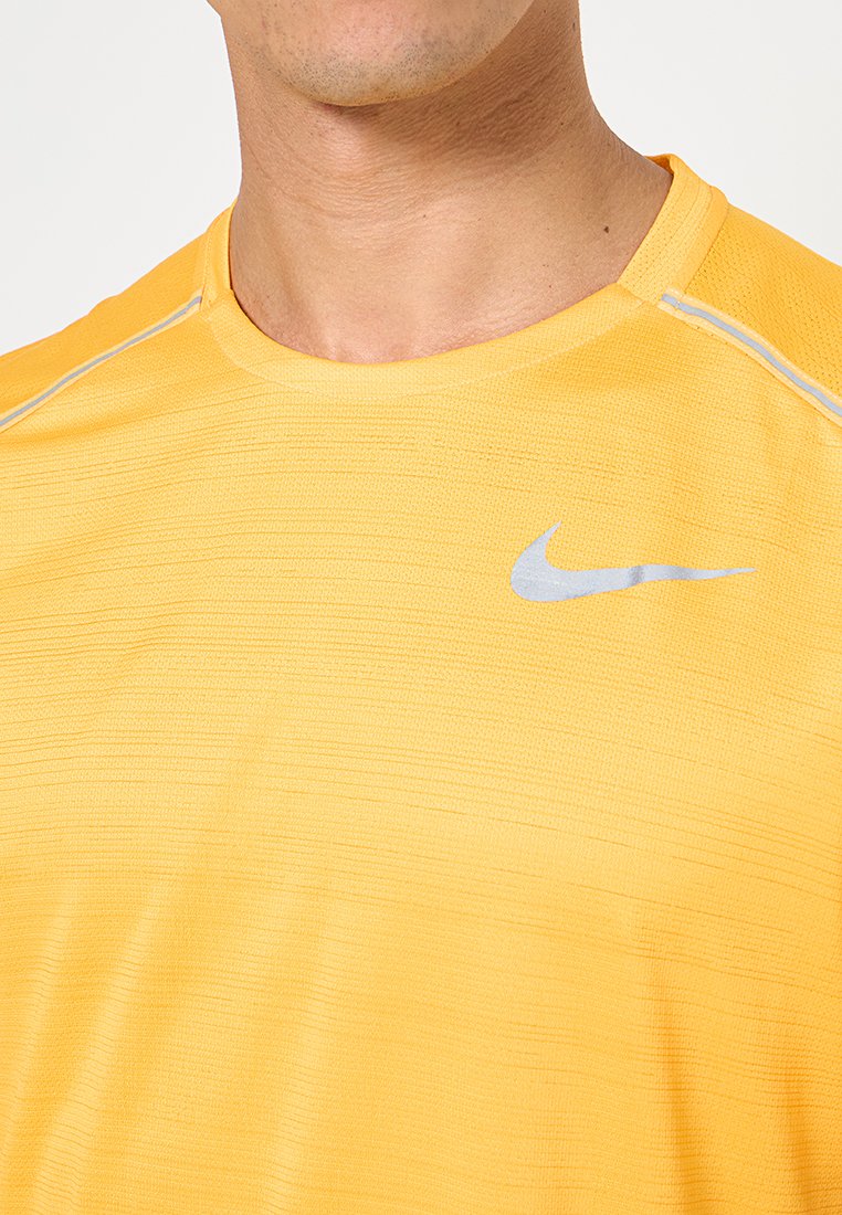 Nike Performance