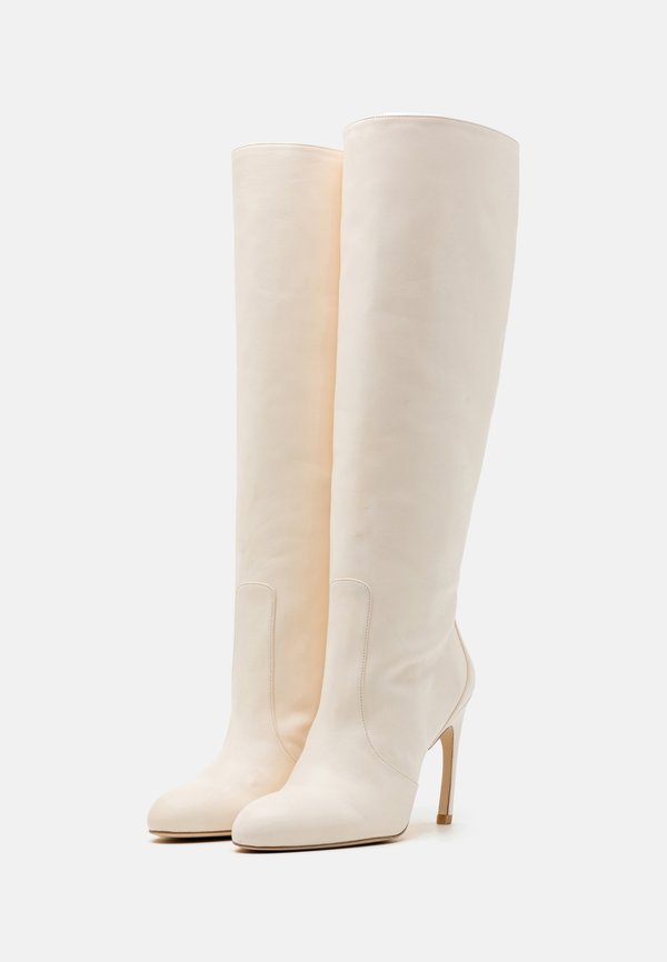 Stuart Weitzman LUXECURVE