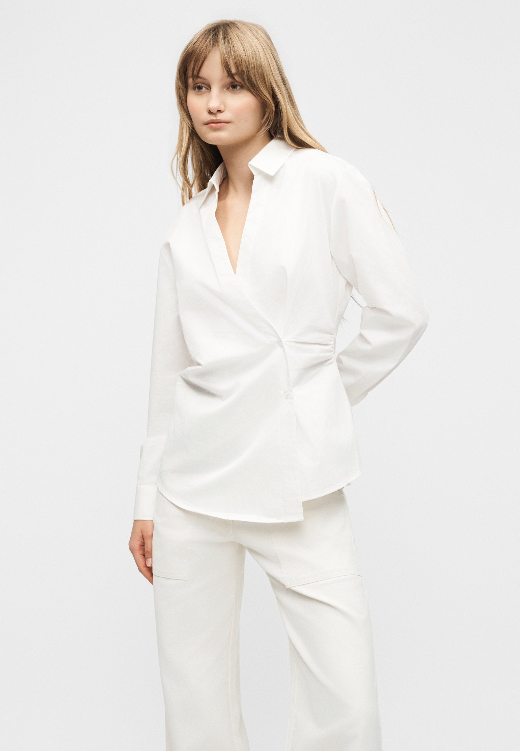 Selected SLWFIA FITTED ASYMETRIC V NECK SHIRT