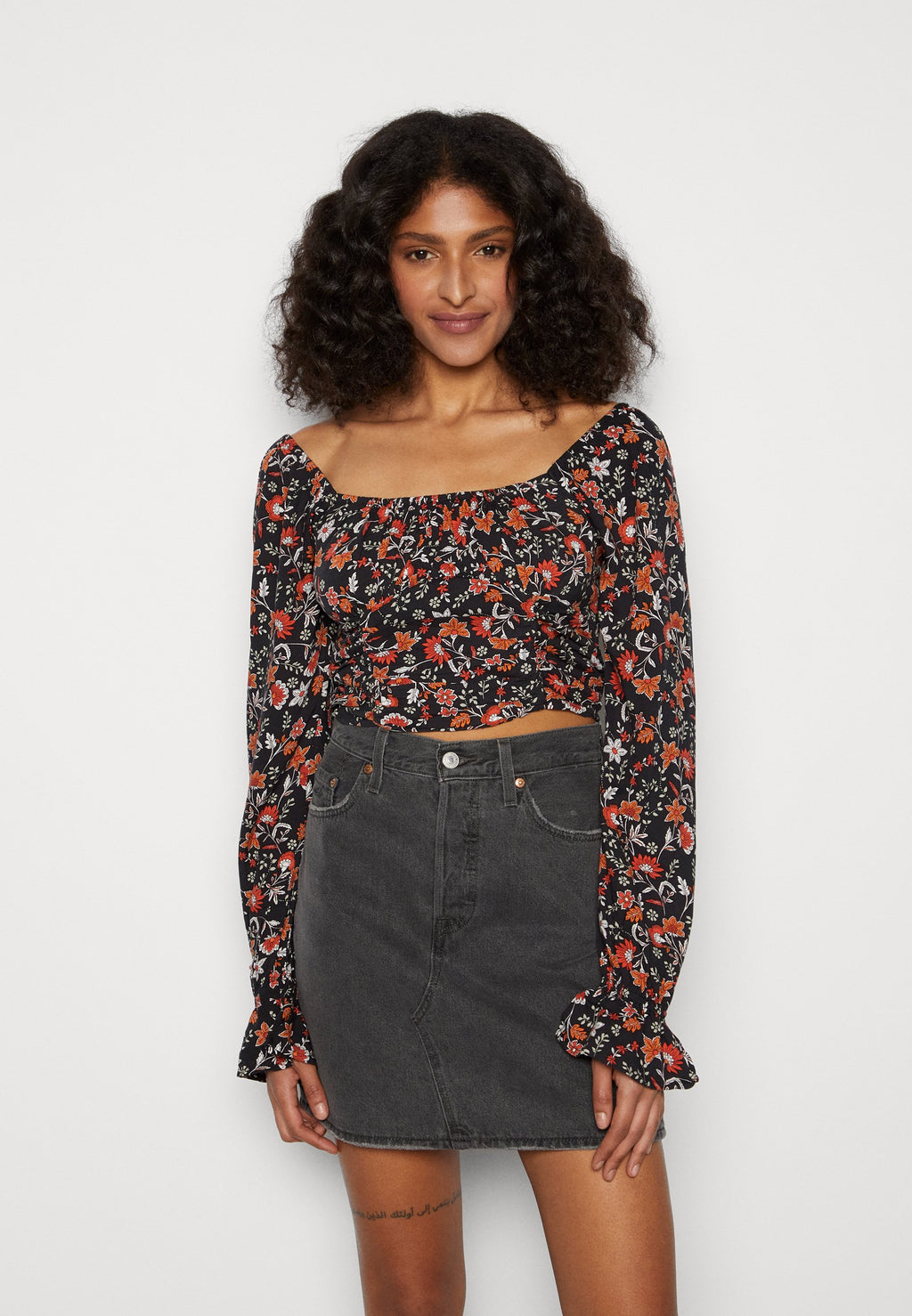 Hollister Co. SLEEVE INTEREST