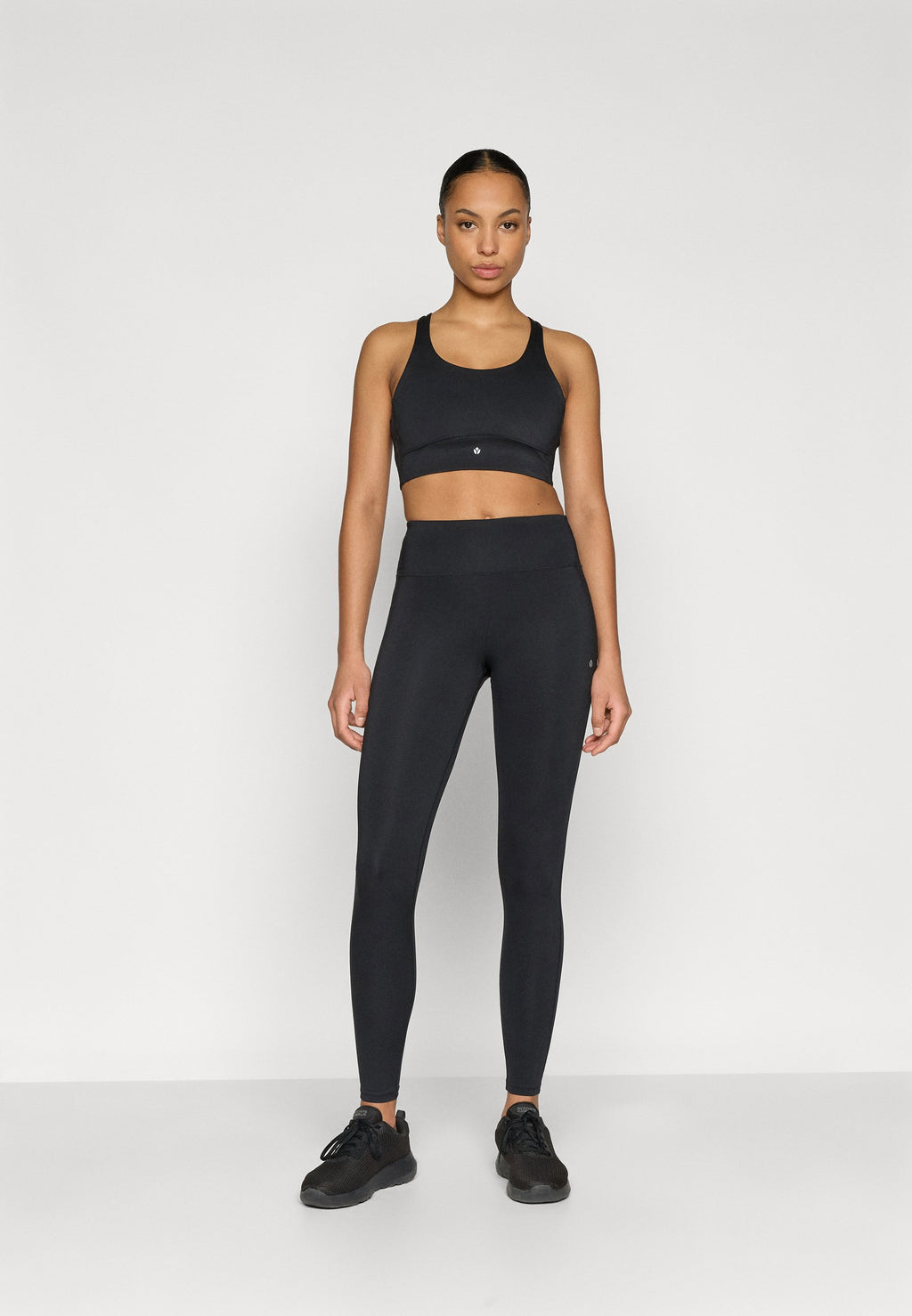 Even&Odd active MEDIUM SUPPORT SPORTS BRA WITH CUT OUT RACERBACK