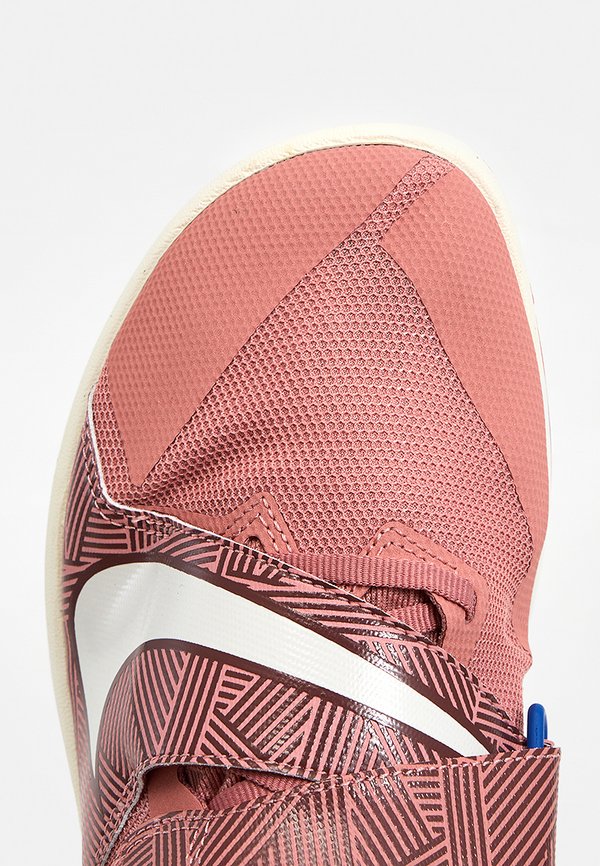 Nike Performance ZOOM RIVAL
