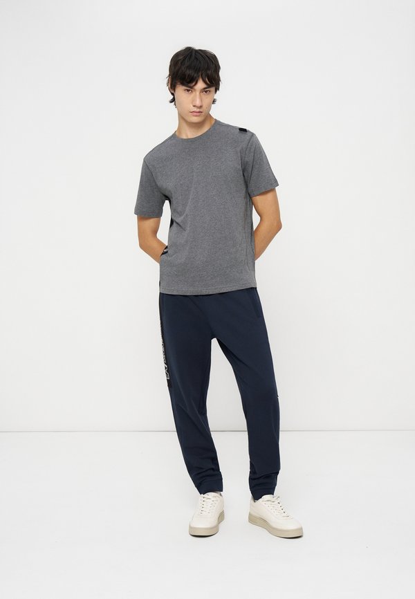 EA7 Emporio Armani
