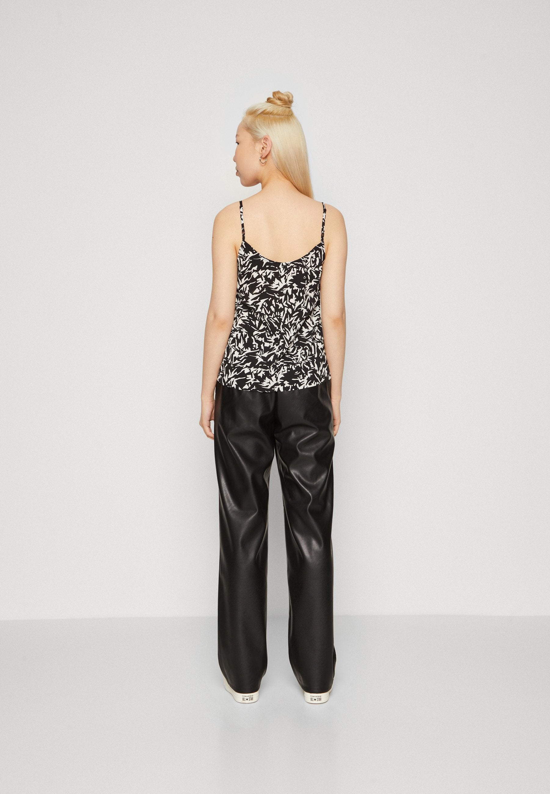 ONLY ONLNOVA LIFE BUTTON SINGLET