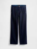 Marineblaue Denim-Hose mit geradem Schnitt, zwei vorderen Taschen, Metallbeschlägen und glatter Oberfläche.