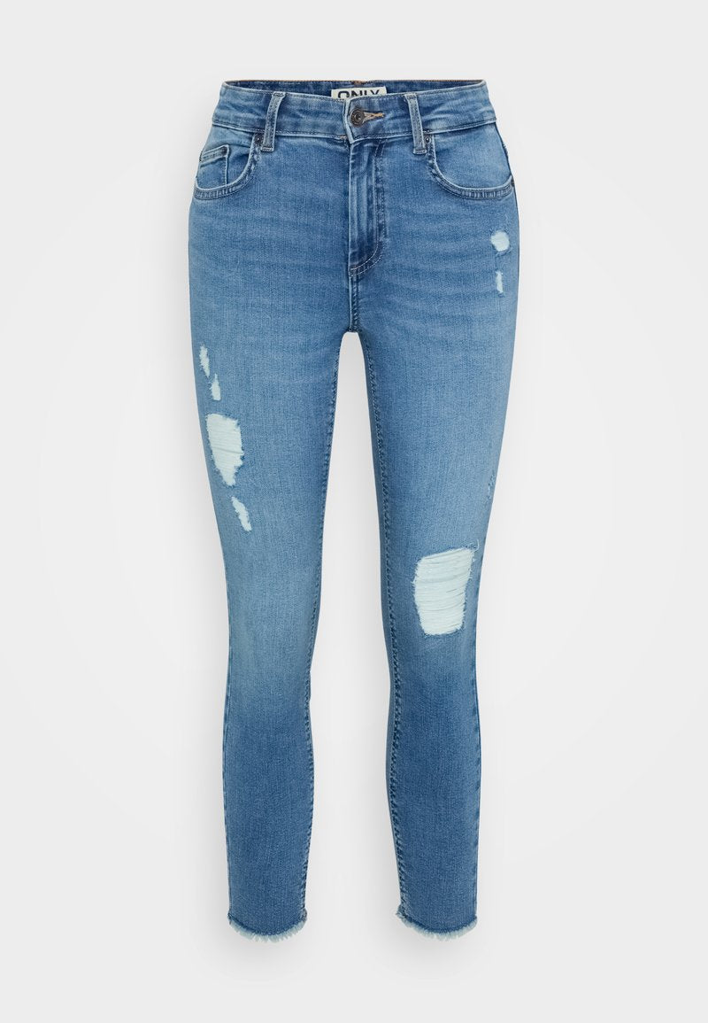 Engpassjeans aus hellblauem Denim mit distressed Details, Rissen, fransigen Säumen und klassischem Fünf-Taschen-Design.