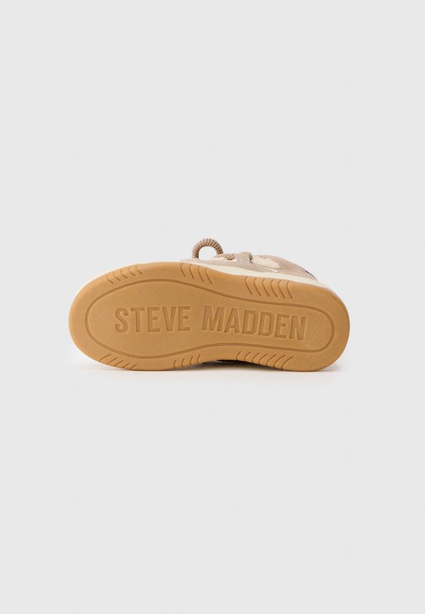 Steve Madden BOOMER