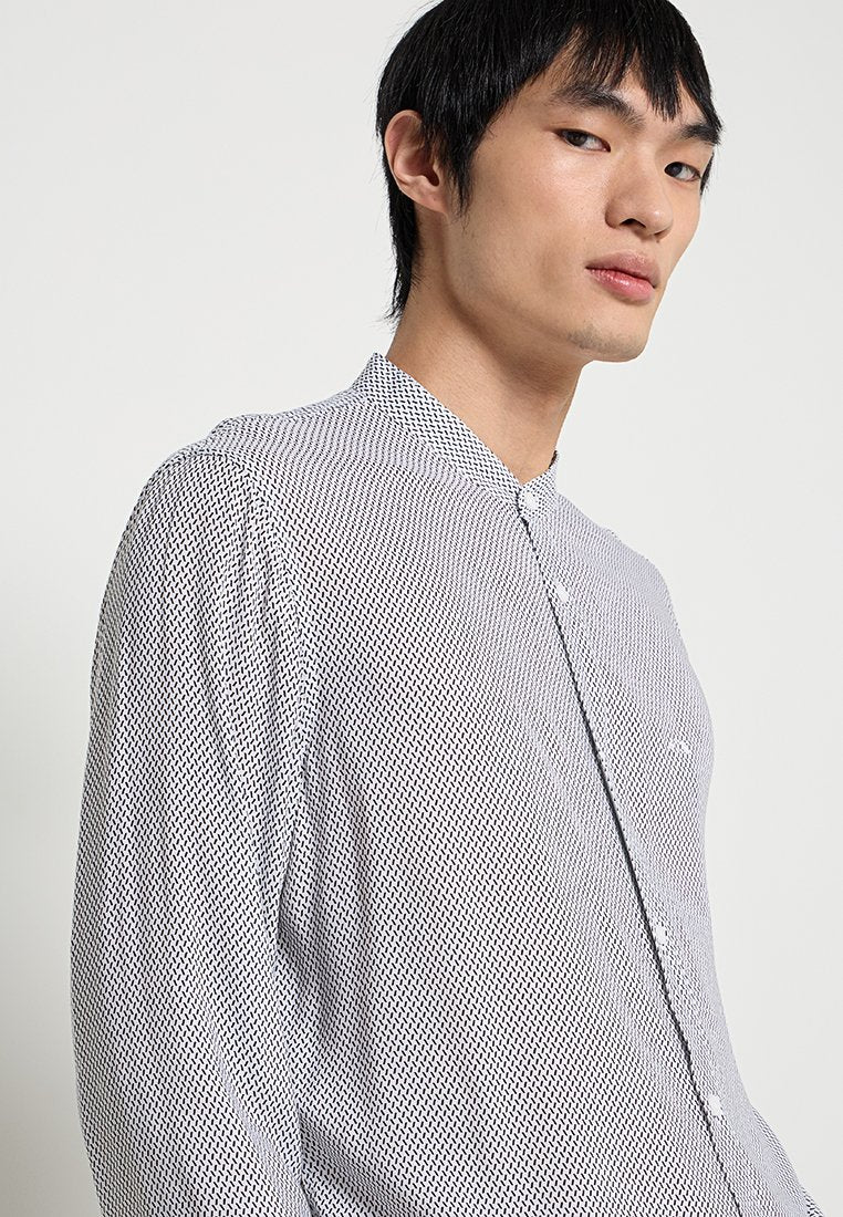 REGULAR FIT Media 4