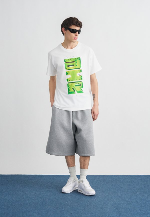 Nike Sportswear TEE DAY PLUS