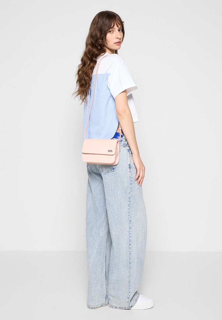 KARL LAGERFELD K/KORE