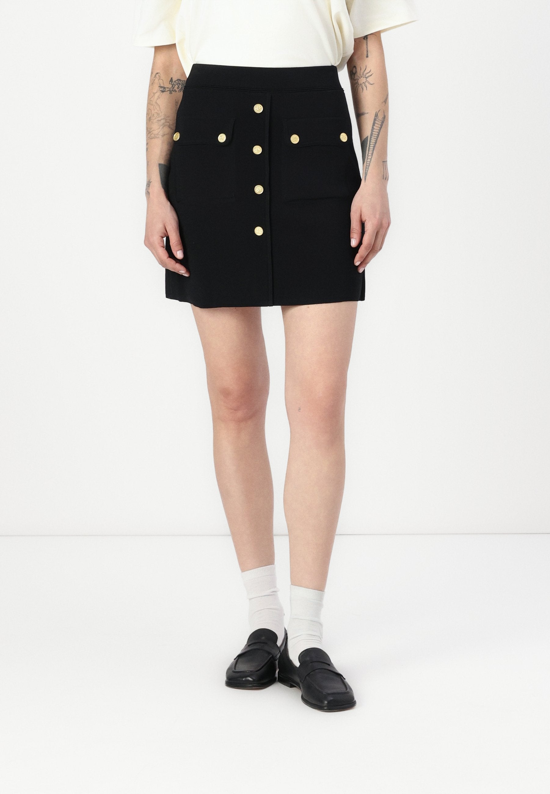 BUTTON SKIRT Media 3