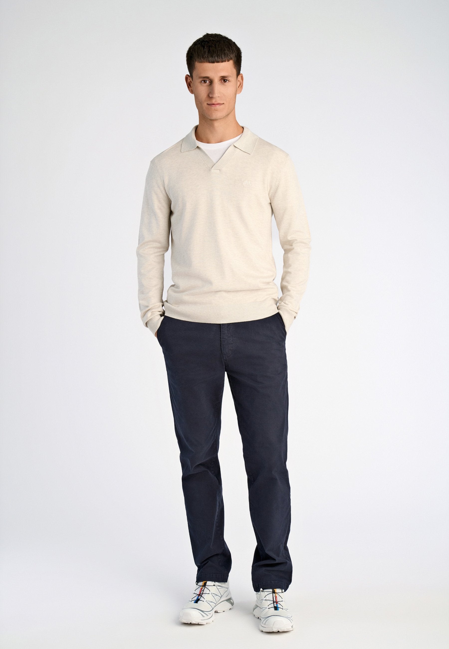 V-NECK Media 2