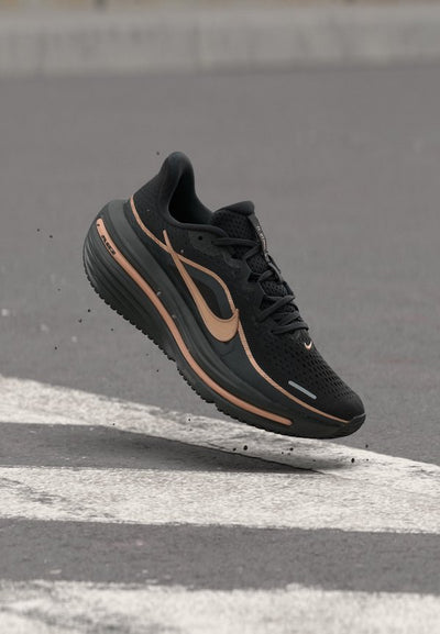 Nike Performance AIR WINFLO 12 - Road running shoes - black/metallic rose gold-coloured/off noir/rose gold-coloured