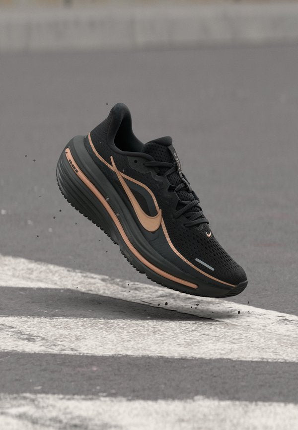 Nike Performance AIR WINFLO 12 - Road running shoes - black/metallic rose gold-coloured/off noir/rose gold-coloured