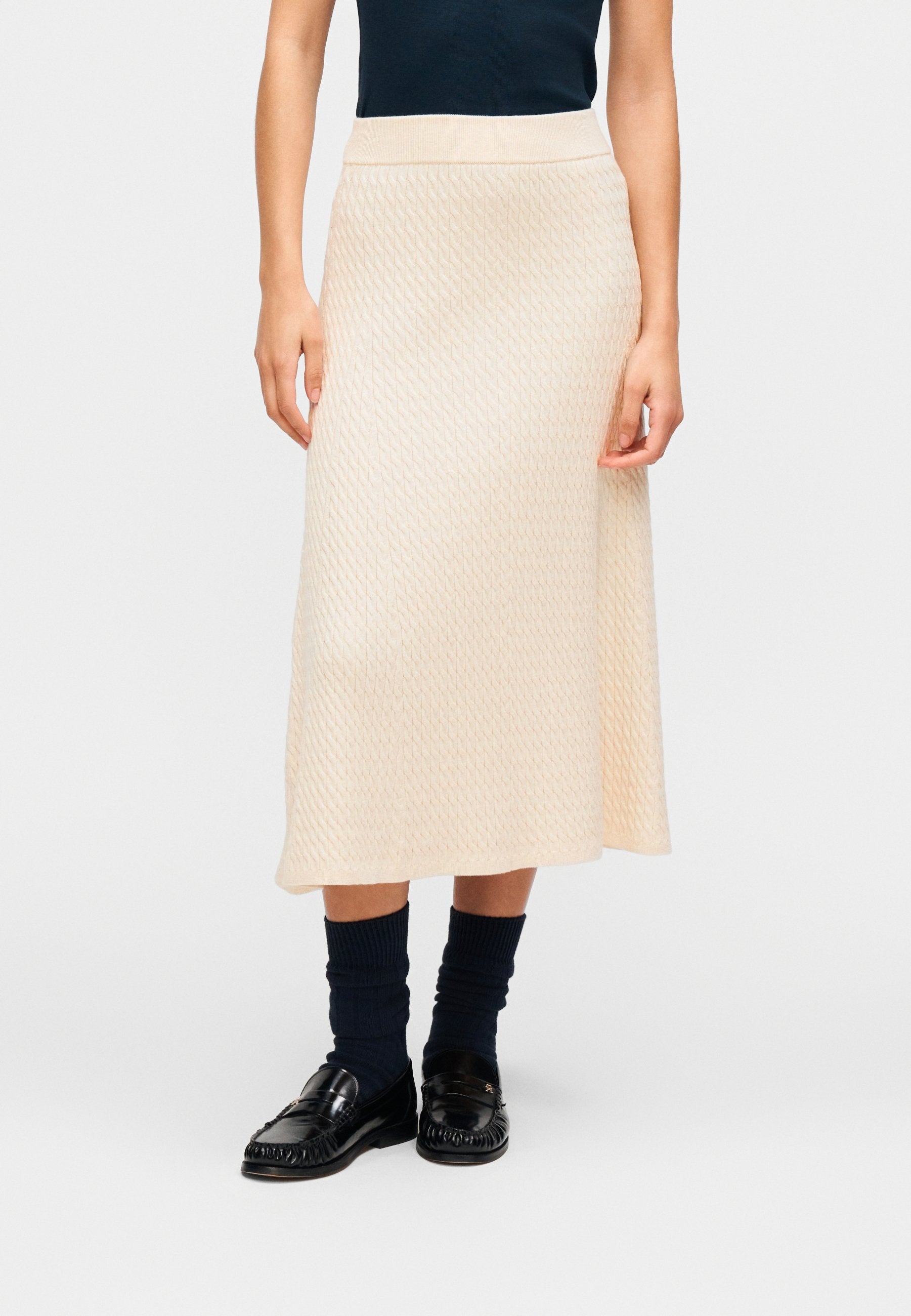FINE CABLE KNIT MIDI A-LINE SKIRT Media 3