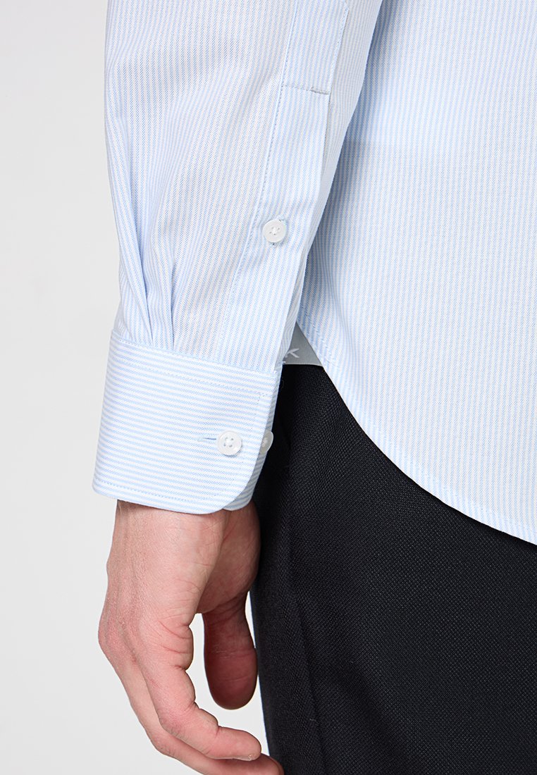 Michael Kors ENGINEERD OXFORD SLIM FIT