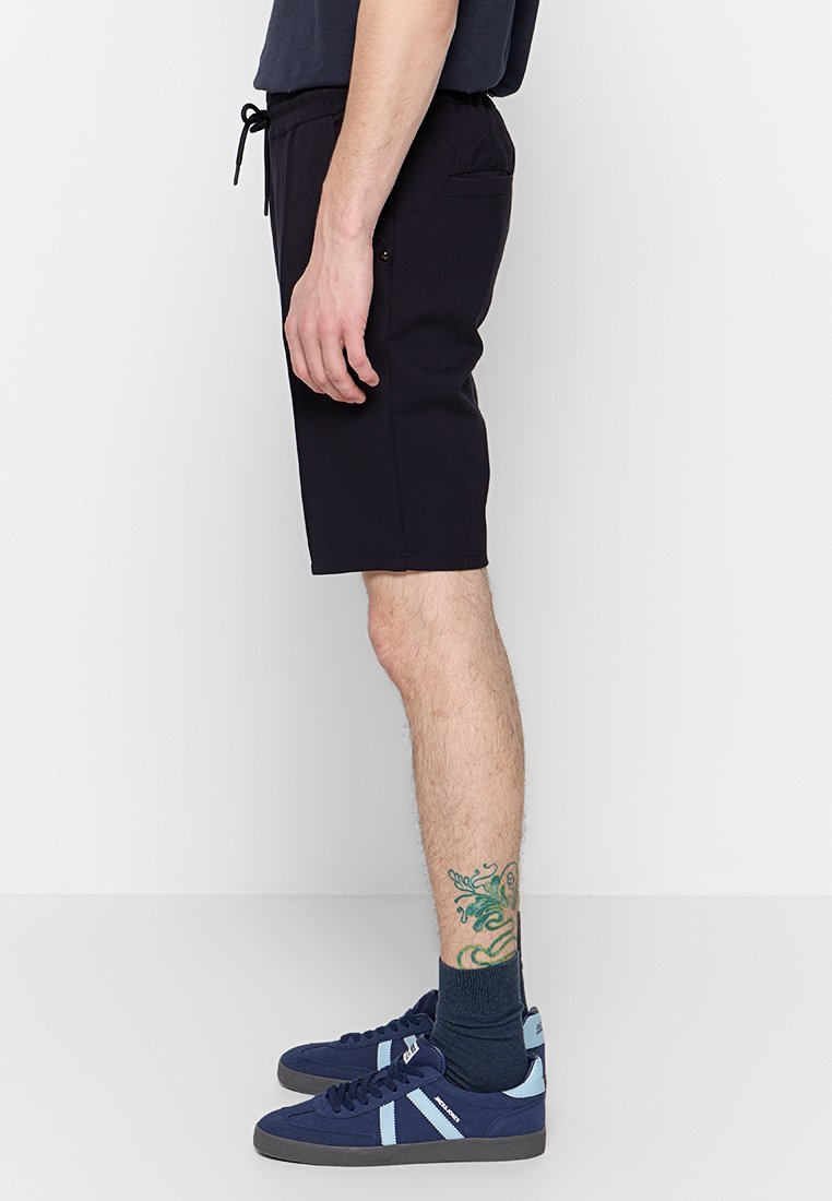NO EXCESS Shorts Media 2