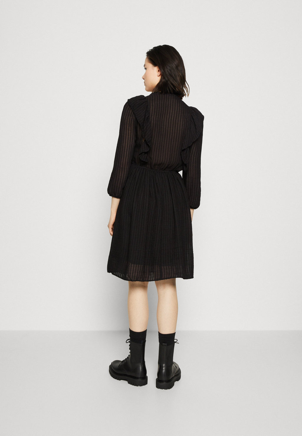 ONLLONDON DRESS Media 4