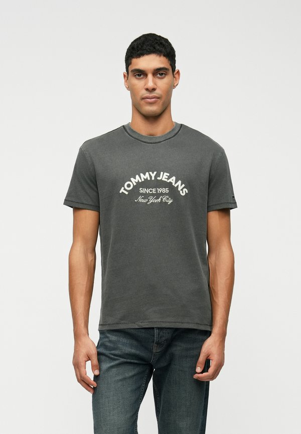 Tommy Jeans ARCH LOGO TEXTURED T-SHIRT