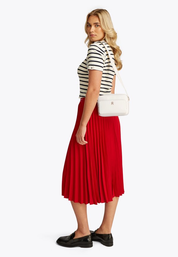Tommy Hilfiger CROSSBODY CAMERA BAG - Cross body bag - ecru