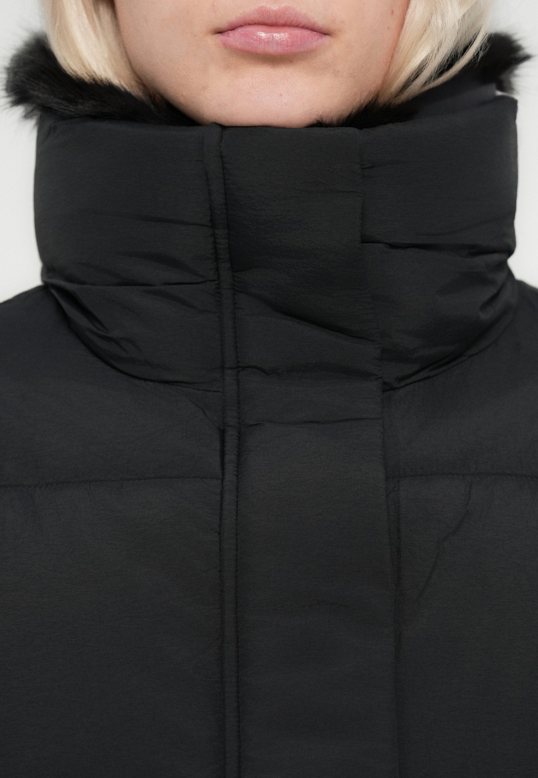 GAP PUFFER COLLAR